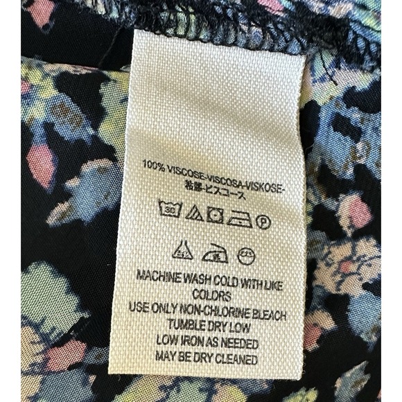 $108 Free People Flower Power Top XS Black Floral Print Split Neck Shirt Boho - Picture 11 of 11